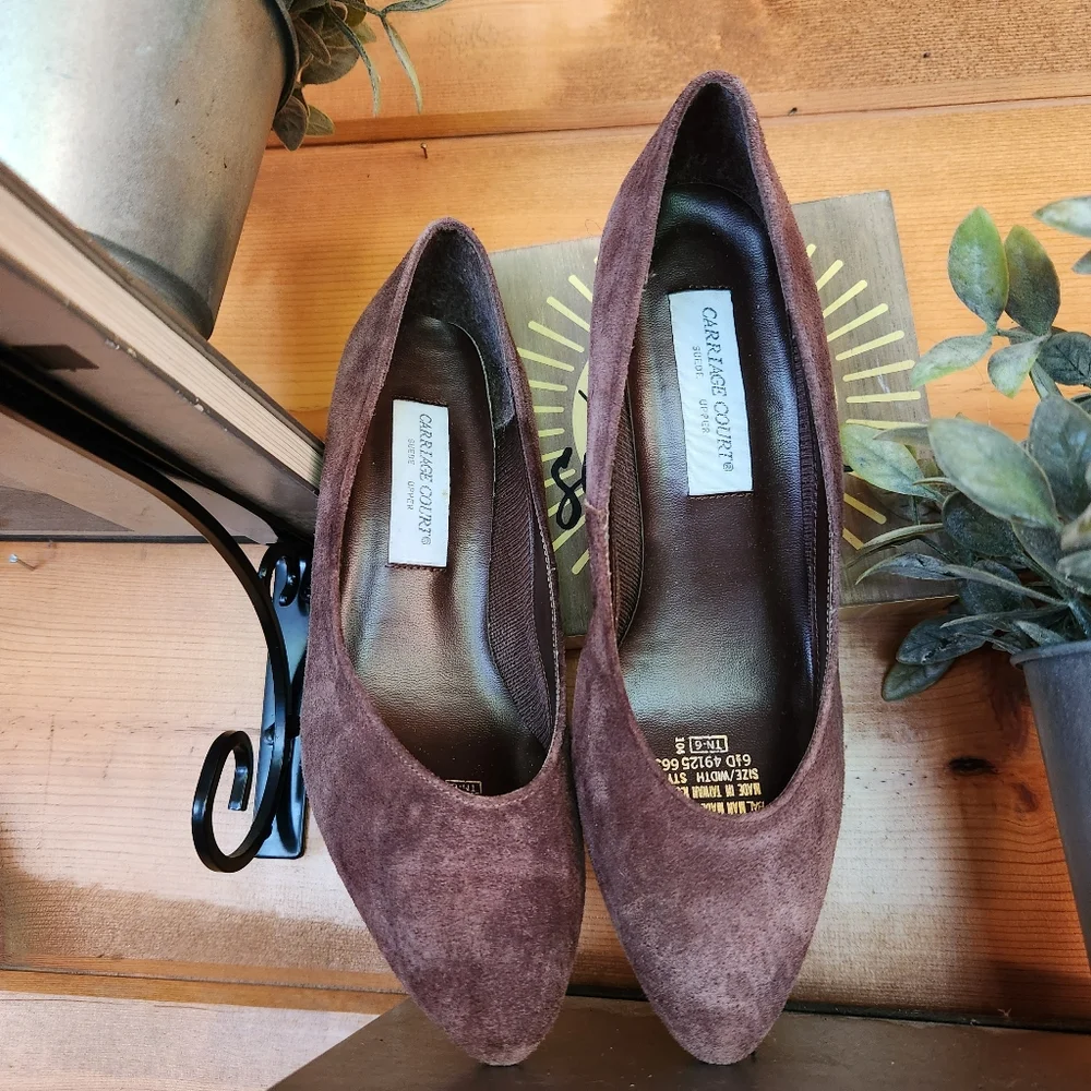 Carriage Court 💜 Vintage 663 Suede Leather Pigskin Pump Brown Heel Slip On 6.5D